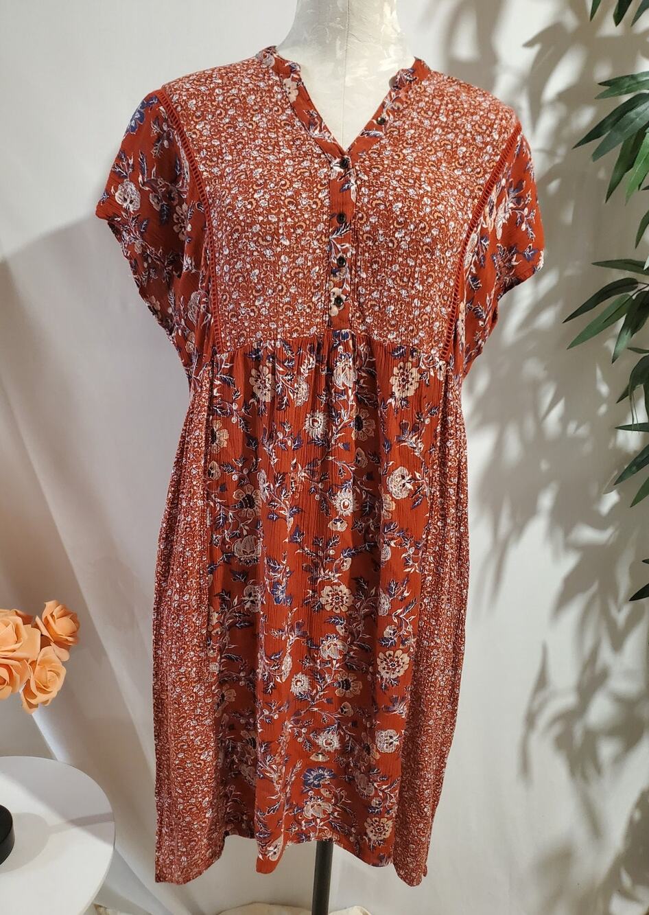 Knox Rose Floral 1/4 Button Floral Boho Midi Dress Size M Cottage Hippie Pockets - Picture 1 of 12